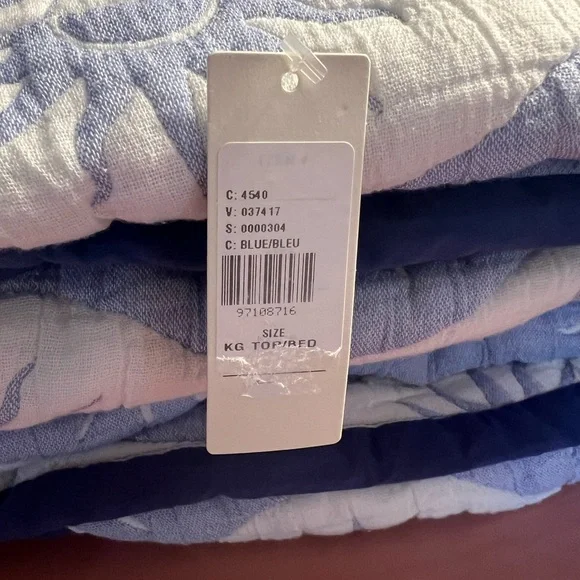 Anthropologie Nelly Icon Matelassé Quilt, King - Picture 3 of 5